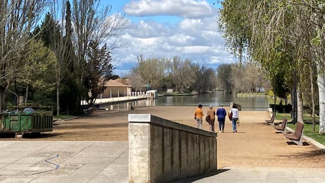 Entrada a la dársena del Canal de Castilla de Medina de Rioseco - Destino Castilla y León