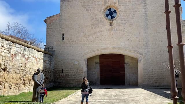 Entrada al convento de San Francisco de Medina de Rioseco - Destino Castilla y León