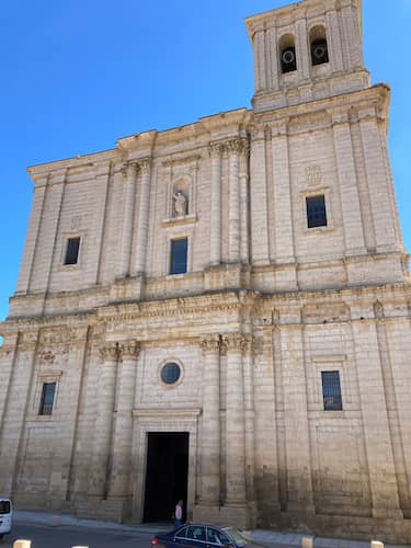 Fachada exterior de la Iglesia de Santiago Apóstol de Medina de Rioseco - Destino Castilla y León
