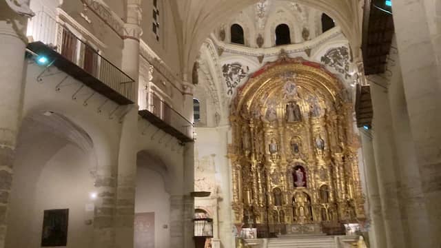 Interior de la Iglesia de San Francisco de Medina de Rioseco - Destino Castilla y León