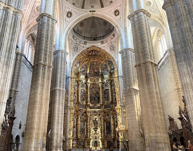 Interior de la Iglesia de Santiago Apóstol de Medina de Rioseco - Destino Castilla y León