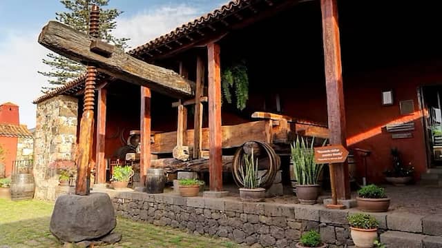 Lagar tradicional en Casa del Vino en Tenerife - Imagen de la bodega