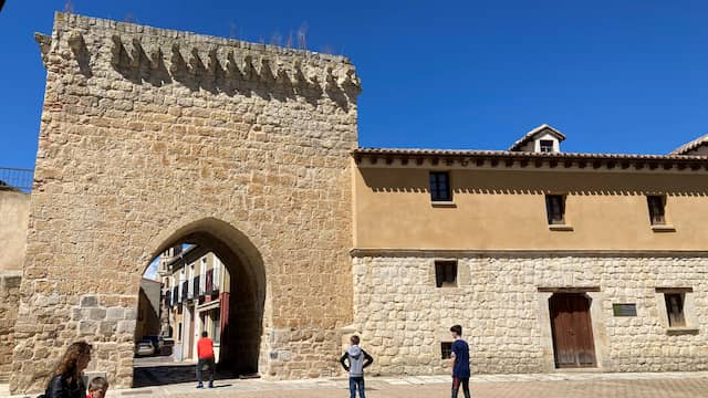 Puerta de Ajújar de la ciudad vieja de Medina de Rioseco - Destino Castilla y León