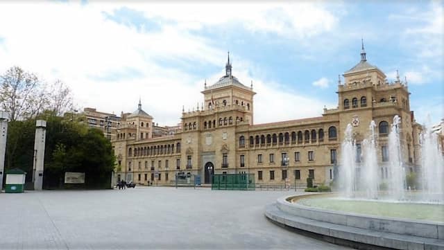 Edificio de la Academia de Caballería - Destino Castilla y León