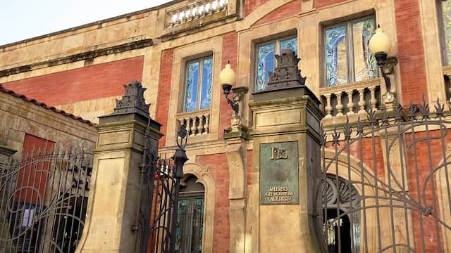 Fachada principal de la Casa Museo Casa Lis de Salamanca - Destino Castilla y León
