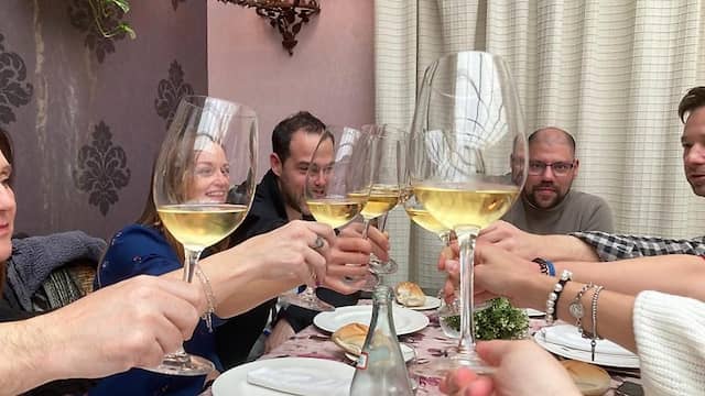Brindando con los vinos de Finca las Caraballas - Destino Castilla y León