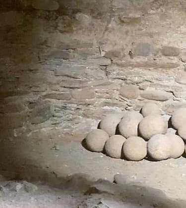 Balas de piedra para la artillería descubiertas en las excavaciones - Destino Castilla y León
