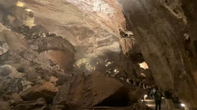 Sala de la Gran Rotonda dentro de las Cuevas de Valporquero en León - Destino Castilla y León