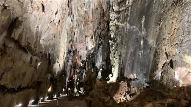 Sala de la Gran Vía de las Cuevas de Valporquero - Destino Castilla y León