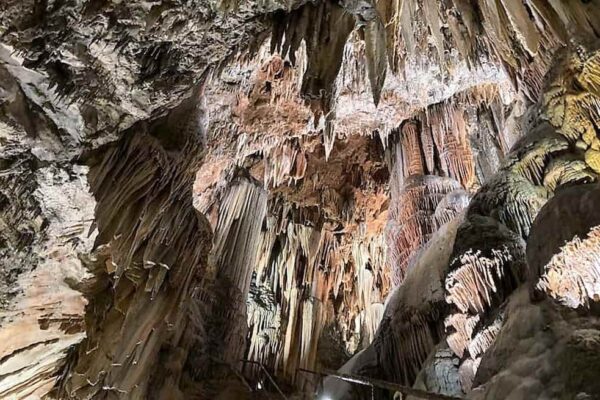 Visita a las Cuevas de Valporquero - Destino Castilla y León