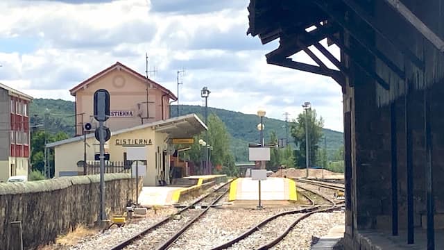 Estación de Cistierna perteneciente a la red de vía estrecha del norte - Destino Castilla y León
