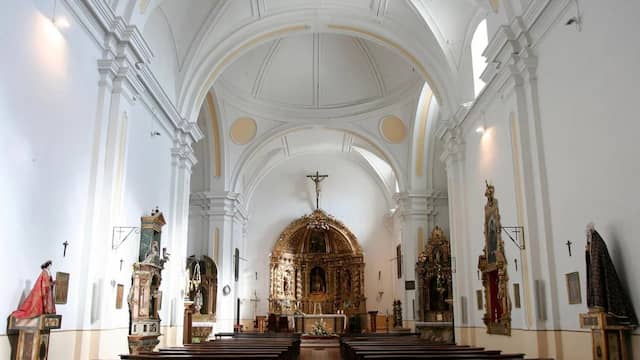 Interior de la iglesia de San Pedro de Serrada - Imagen de la Guía Repsol