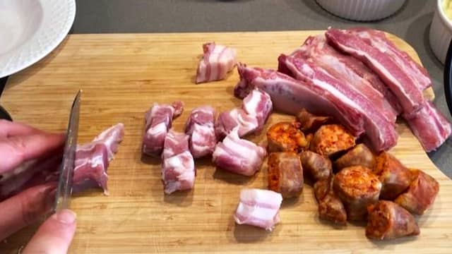 Se trocean las carnes de cerdo - Destino Castilla y León