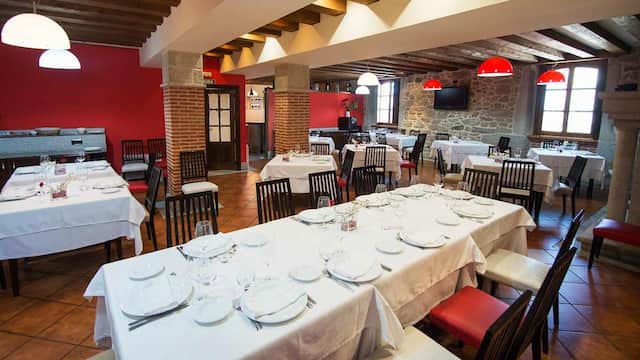 Salón comedor del Hotel Restaurante Doña Urraca de Fermoselle - Destino Castilla y León