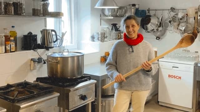 Teresa Cotorruelo en su mermeladería Oh Sauco - Destino Castilla y León