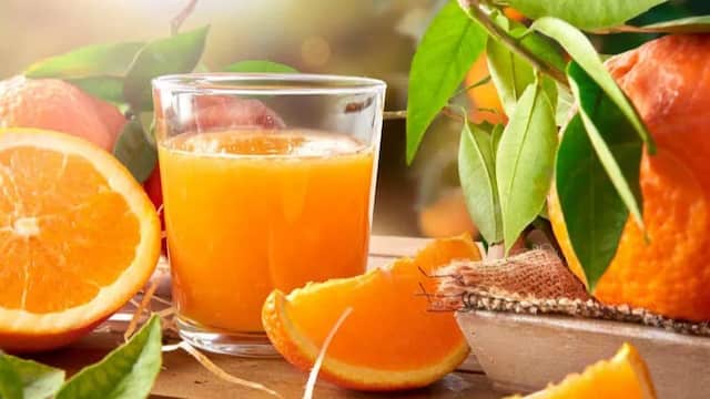 Zumo de naranja recién exprimido - Imagen de Frutamare