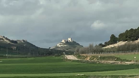 Llegando a Peñafiel por carretera - Destino Castilla y León