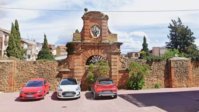 Ruinas de la portada barroca al jardín barroco de Ágreda - Destino Castilla y León