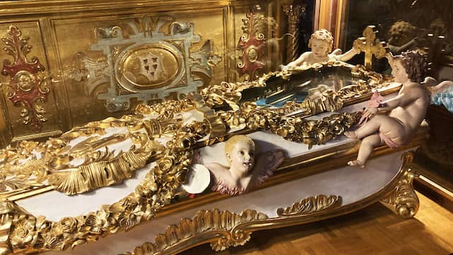 Sepulcro con el cuerpo incorrupto de Sor María de Jesús - Destino Castilla y León