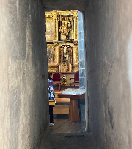 Ventana interior en la Iglesia de San Miguel - Destino Castilla y León