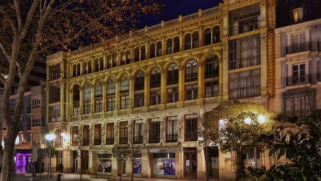 Acera Recoletos de noche - Imagen de Valladolid City ffilm