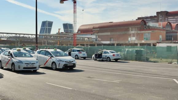 Taxis en la Estación de Chamartín - Imagen de Travelling