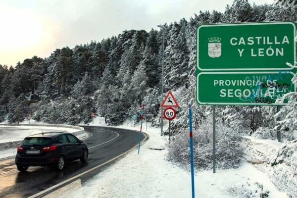 Carretera de Castilla y León nevada - Imagen de LagacetadeSalamanca