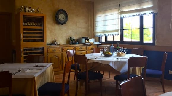 Salón comedor del Restaurante Casa Marín de Poza de la Sal - Imagen de tripadvisor