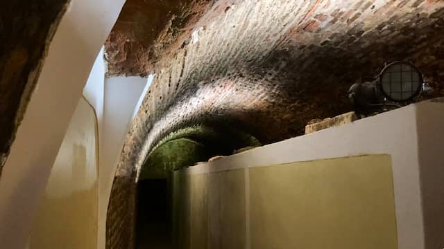 Cañones reforzados con arcos de medio punto junto a los depósitos de hormigón