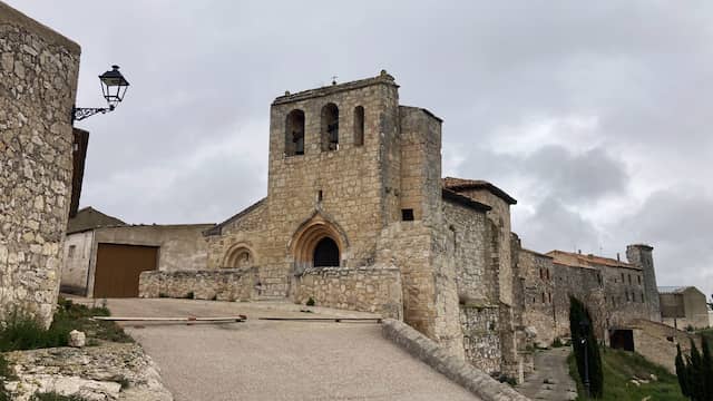 Espadaña de la Iglesia de San Miguel de Haza - Destino Castilla y León