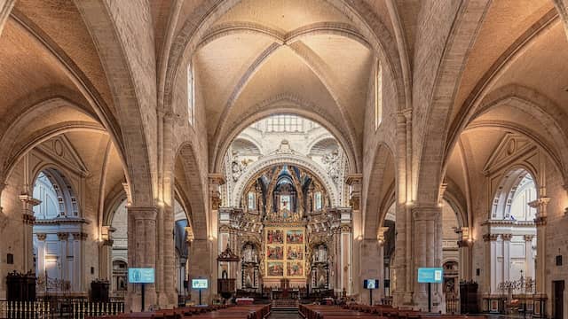 Interior de la Catedral de Valencia - Imagen CC Wikipedia
