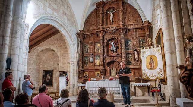 Interior de la Iglesia de San Miguel de Haza - Imagen de Expresso Info