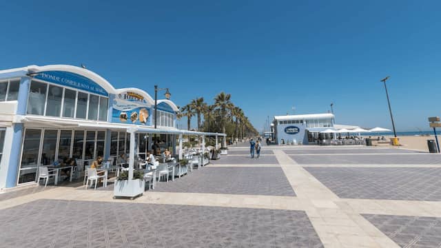 Paseo Marítimo de la Playa de la Malvarrosa - Imagen de Turismo Valencia