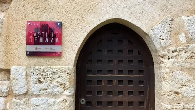 Puerta de acceso y salida del Castillo de Haza - Destino Castilla y León