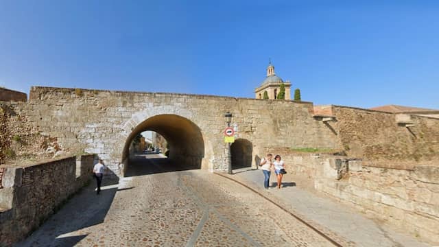 Puerta de la muralla de Ciudad Rodrigo - Destino Castilla y León