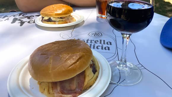 Hamburguesas del Chiringuito de la Playa de La Tablada - Destino Castilla y León
