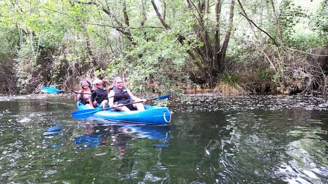 Piraguas por uno de los ramales del río Tera a su paso por la Tablada - Imagen de la Granja Escuela La Guarida del Lobo