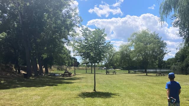 Pradera junto al río Tera en Santibáñez de Tera - Destino Castilla y León
