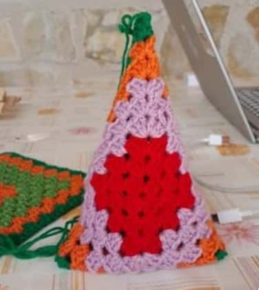 Miniarbolitos de navidad hechos con ganchillo - Imagen del grupo Tarde de Labores