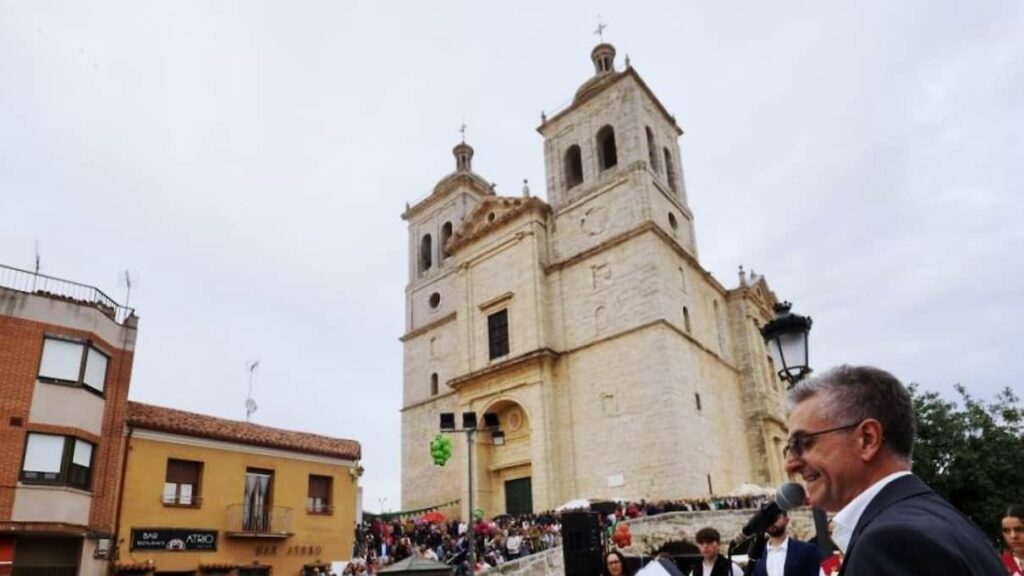 Inauguración de los Arcos de la Iglesia de Santiago de Cigales - Imagen de El Diario de Valladolid