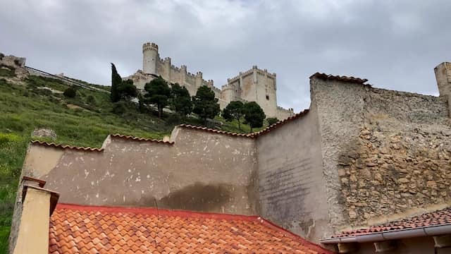 La Bodega Museo la Olmilla se encuentra a los pies de la montaña del Castillo de Peñafiel - Destino Castilla y León