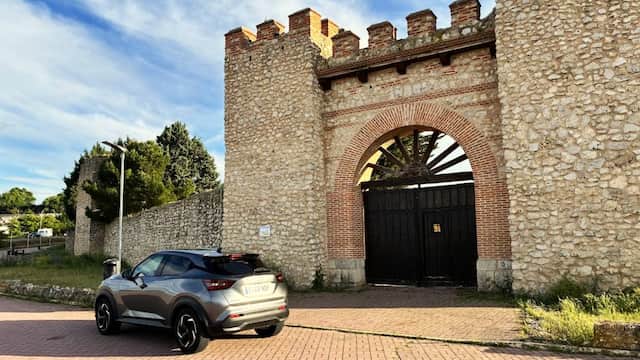 Disfrutando el vehículo en Olmedo - Destino Castilla y León