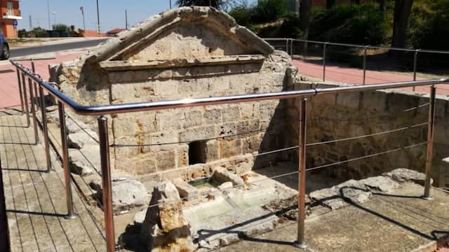 La Fuentona de Santovenia de Pisuerga - Imagen de la Ruta del Vino de Cigales Wikipedia