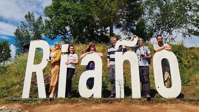 Grupo de viajeros en Riaño - Destino Castilla y León
