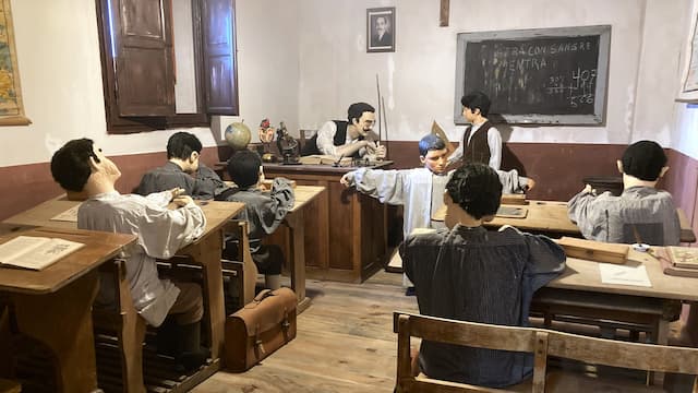 Recreación de la escuela de inicios del siglo XX en el Museo Etnográfico de Riaño - Destino Castilla y León