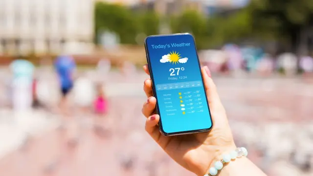 La app de El Tiempo en tu móvil viene siempre muy bien - Imagen de ComputerHoy el móvil antes de salir de ruta